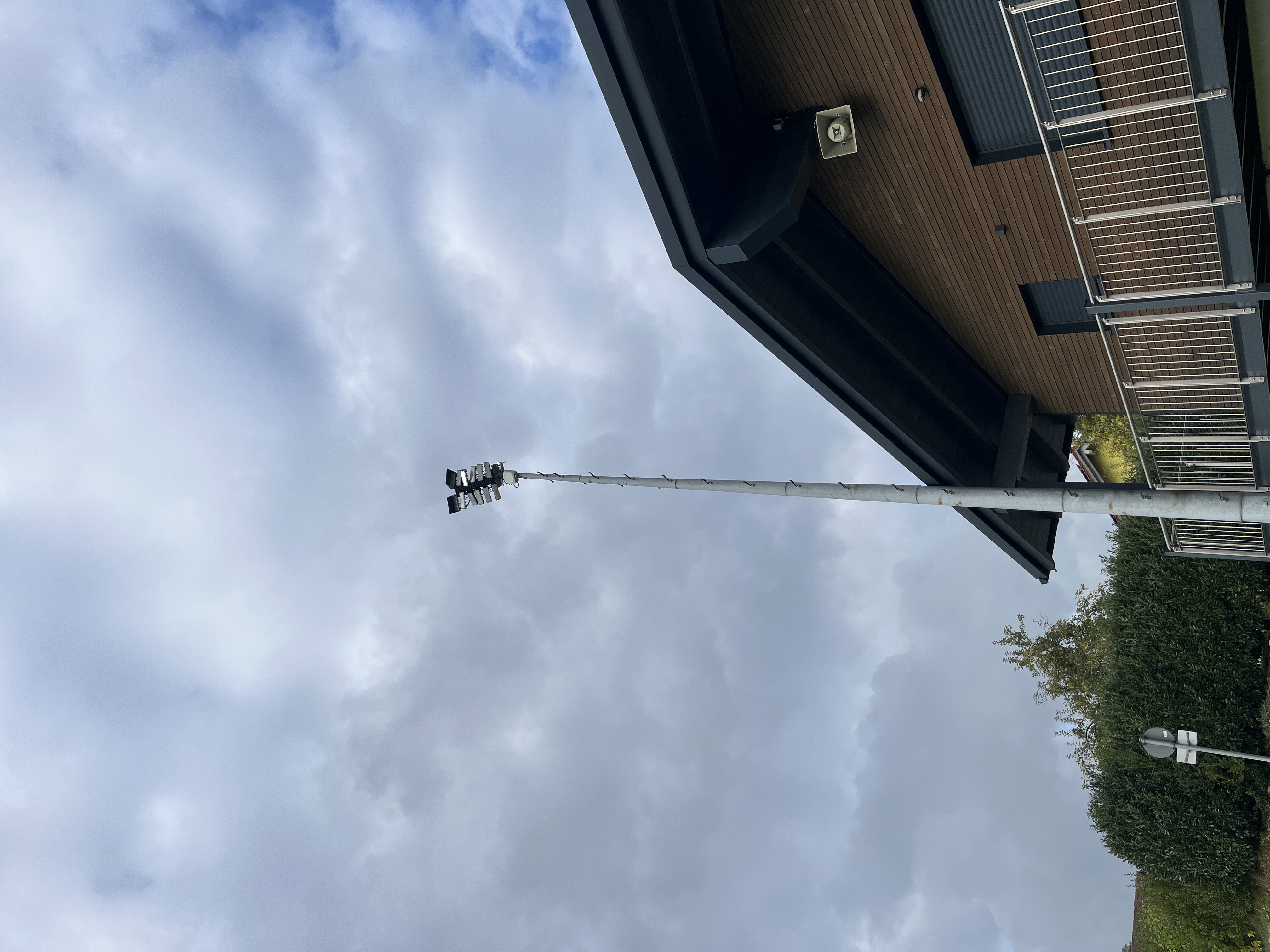 Neuer LED-Flutlichtmast DJK Eberhardsberg